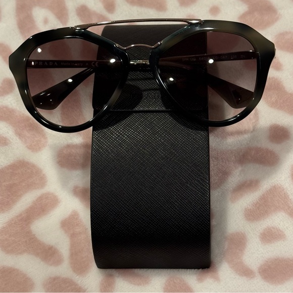 Prada sunglasses - Picture 1 of 3